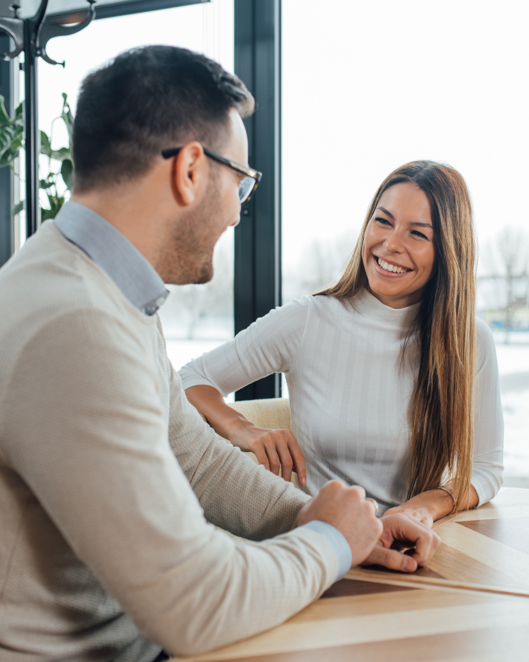 Two people meeting for a relaxed first date